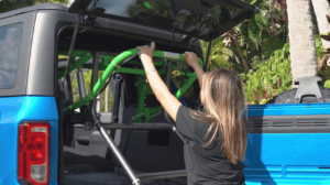 How to Remove and Store Your Jeep Hardtop With a Hoist
